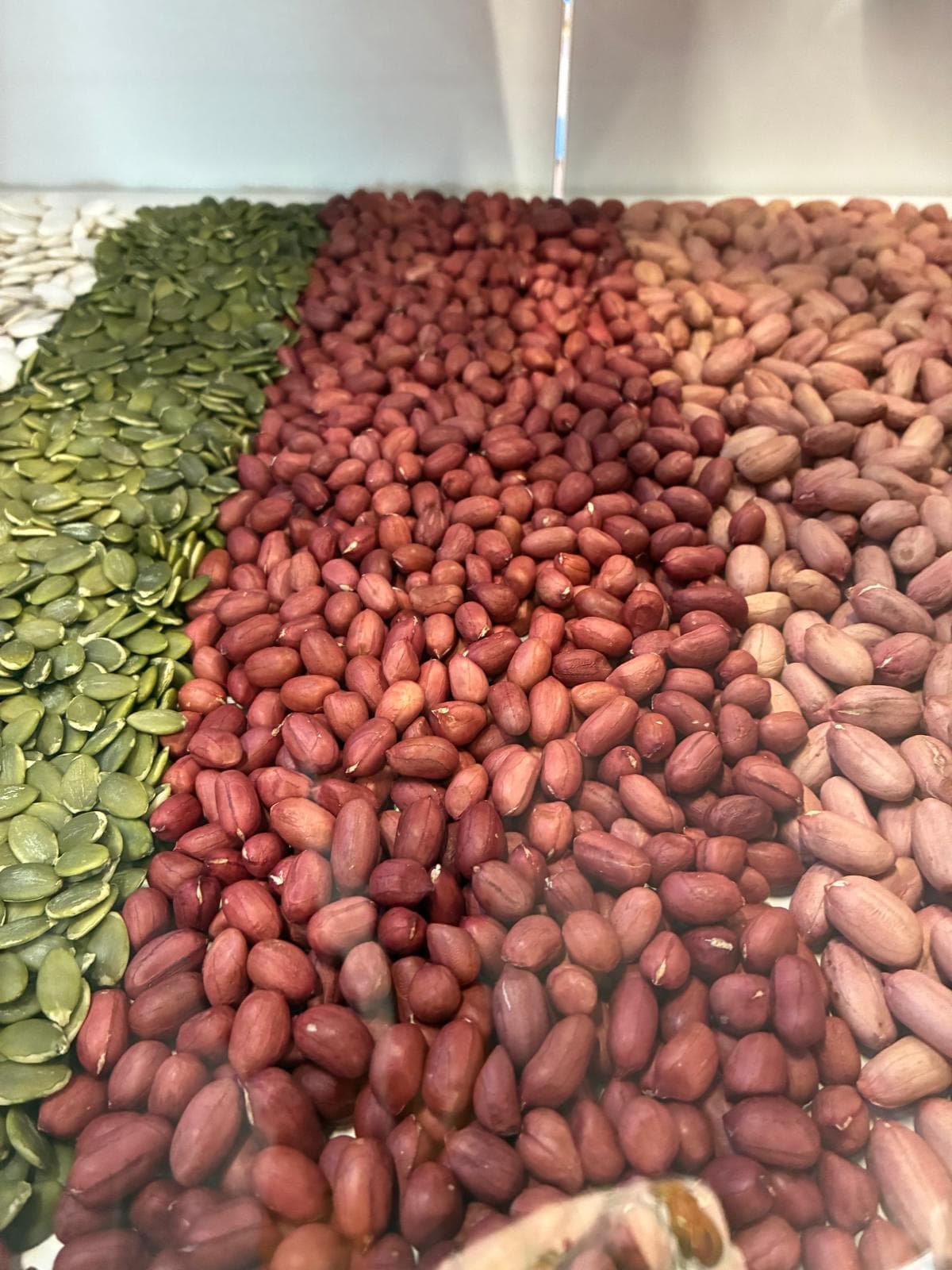 Arachides et graines de courge vues de près au salon SIAL Paris 2026